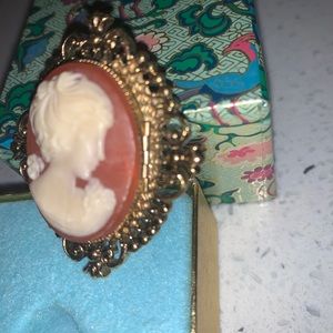 Vintage queen Victoria gold  brooch